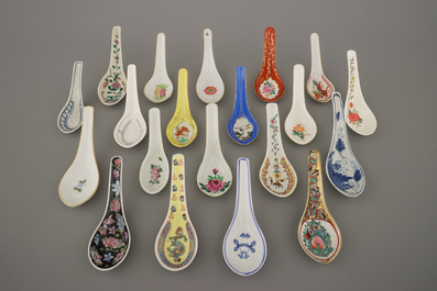 A collection of Chinese porcelain spoons, 18-20th C.