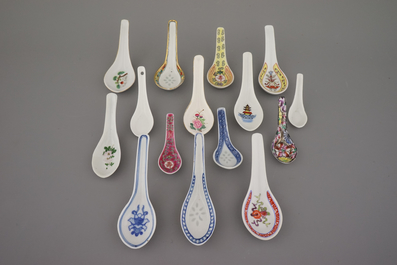 A collection of Chinese porcelain spoons, 18-20th C.