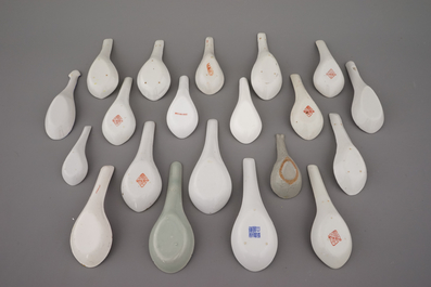 A collection of Chinese porcelain spoons, 18-20th C.