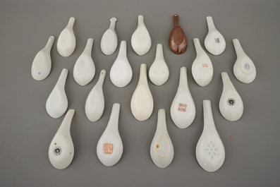 A collection of Chinese porcelain spoons, 18-20th C.