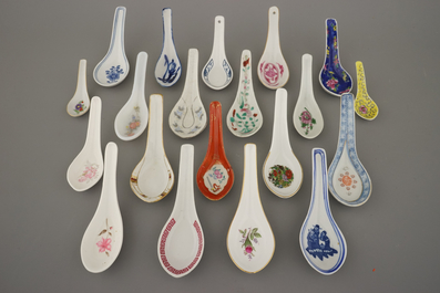 A collection of Chinese porcelain spoons, 18-20th C.