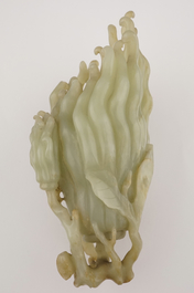 A jade buddha hand on a carved wood stand, Qing dynasty, 18th C.