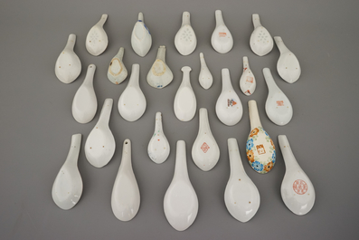 A collection of Chinese porcelain spoons, 18-20th C.