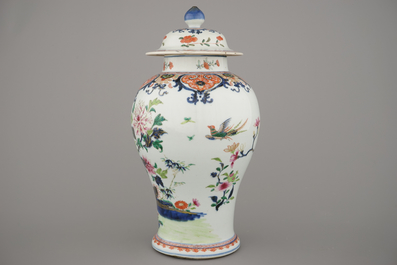 Vase couvert en porcelaine de Chine &agrave; d&eacute;cor floral Imari, Qianlong, 18e
