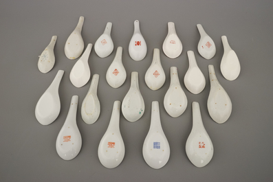 A collection of Chinese porcelain spoons, 18-20th C.