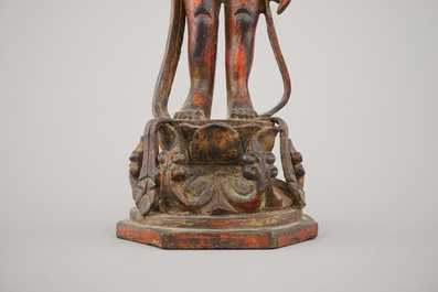 Figure chinoise de Bouddha comme enfant, en bronze dor&eacute; et laqu&eacute;, dynastie Ming