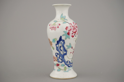 Vase en porcelaine de Chine, famille rose, Yongzhen, env. 1720