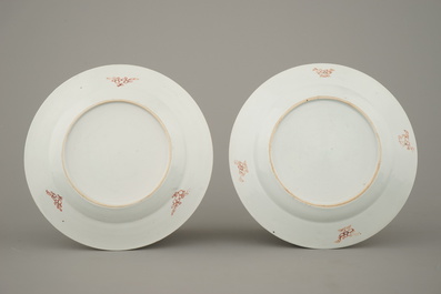 Paire d'assiettes en porcelaine de Chine, famille rose, Yongzheng/Qianlong, 18e