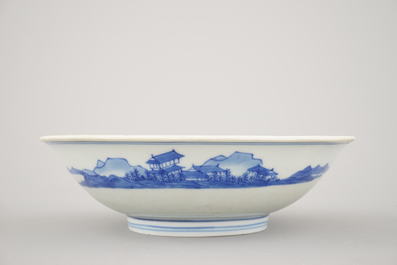 Blauw en wit bord in Chinees porselein, gemerkt Kangxi en uit die periode, ca 1700