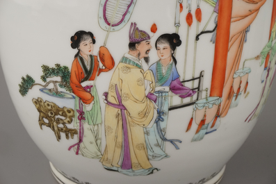 Paire de jardini&egrave;res avec support en porcelaine de Chine, famille rose, 20e