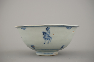 A set of 3 Chinese porcelain blue and white bowls, Ming dynasty