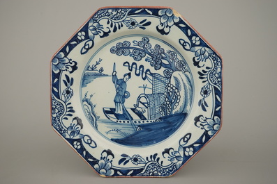 Paar Engelse borden in Delfts aardewerk met chinoiserie, Liverpool, 18e eeuw