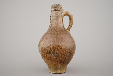 Pichet bellarmine en gr&egrave;s allemand, 17e