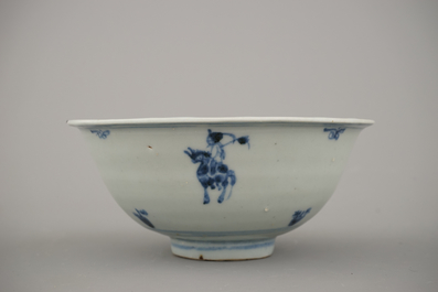 Lot van 3 blauw en witte kommen in Chinees porselein, Ming-dynastie