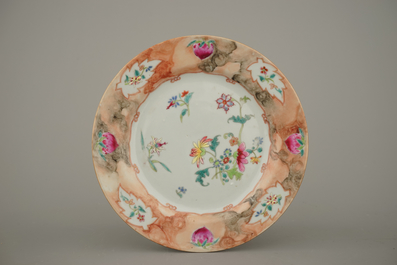 A set of 6 Chinese export porcelain plates with faux-marbre border, 18th C.