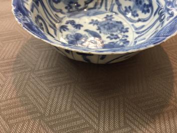 A Chinese porcelain blue and white Ming dynasty Wan-Li klapmuts bowl