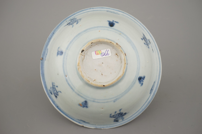 A set of 3 Chinese porcelain blue and white bowls, Ming dynasty