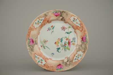 A set of 6 Chinese export porcelain plates with faux-marbre border, 18th C.