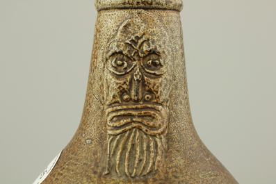 Pichet bellarmine en gr&egrave;s allemand, 17e