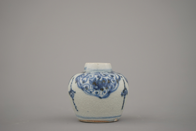 A group of 4 Chinese porcelain pieces, Ming dynasty