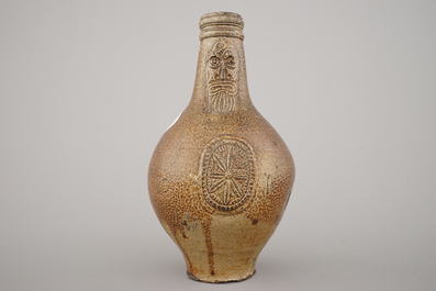 Pichet bellarmine en gr&egrave;s allemand, 17e