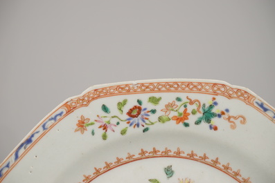 A set of 3 Chinese porcelain famille rose plates, Qianlong, 18th C.
