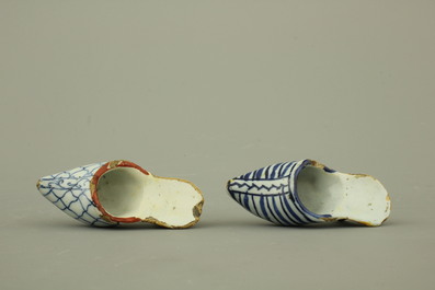 A group of 4 Dutch Delft blue, white and manganese miniature shoes, 18th C.