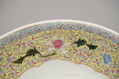 A fine large Chinese porcelain charger with figures in a garden, 20th C.