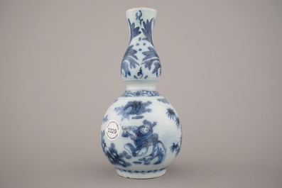 Vase double gourde en fa&iuml;ence de Delft, bleu et blanc, env. 1680