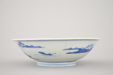 Assiette en porcelaine de Chine, bleu et blanc, marqu&eacute;e Kangxi et de cette p&eacute;riode, env. 1700