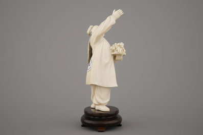 Fijne ivoren sculptuur van een meisje, China, Culturele Revolutie