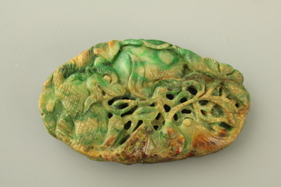Sculptuur van vruchten in groen gevlekte jade, 20e eeuw