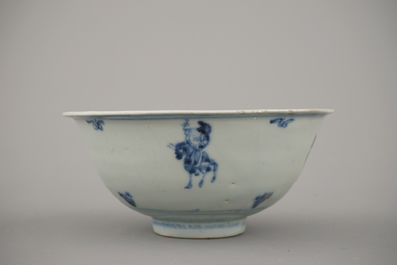 Lot van 3 blauw en witte kommen in Chinees porselein, Ming-dynastie