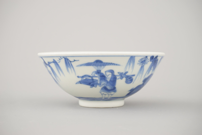 Two Chinese porcelain blue and white plates and three bowls, Kangxi and late Qing dynasty