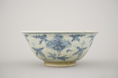 A set of 3 Chinese porcelain blue and white bowls, Ming dynasty