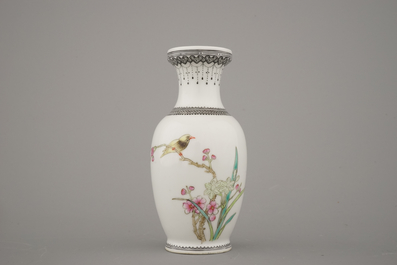 A collection of 7 Chinese porcelain vases, 20th C.