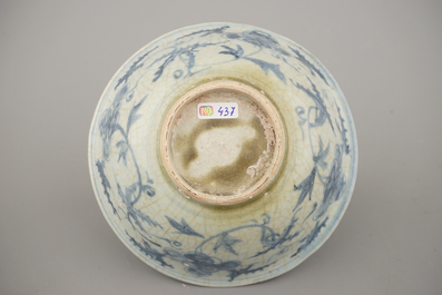 A set of 3 Chinese porcelain blue and white bowls, Ming dynasty