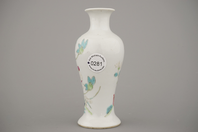 Vase en porcelaine de Chine, famille rose, Yongzhen, env. 1720