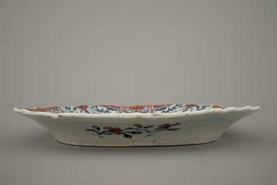 A large Chinese porcelain famille rose octagonal dish with an eagle, Qianlong, 18th C.