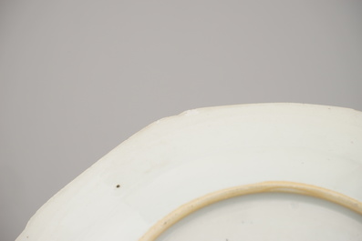 A set of 3 Chinese porcelain famille rose plates, Qianlong, 18th C.