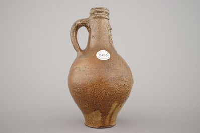 Pichet bellarmine en gr&egrave;s allemand, 17e