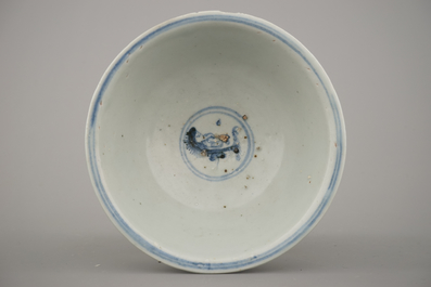 A set of 3 Chinese porcelain blue and white bowls, Ming dynasty