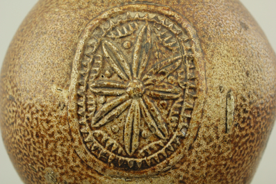 Pichet bellarmine en gr&egrave;s allemand, 17e