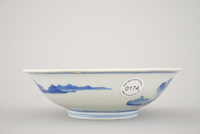 Blauw en wit bord in Chinees porselein, gemerkt Kangxi en uit die periode, ca 1700