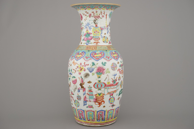 A Chinese porcelain famille rose vase with a decoration of scholar's objects, 19th C.