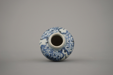 Groep van 4 voorwerpen in Chinees porselein, Ming-dynastie