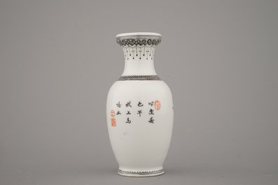 A collection of 7 Chinese porcelain vases, 20th C.