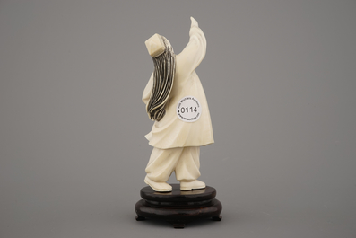 Figure de fille en ivoire sculpt&eacute;, Chine, R&eacute;volution Culturelle