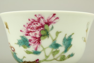 Coupe tr&egrave;s fine en porcelaine de Chine &agrave; d&eacute;cor floral, 19e