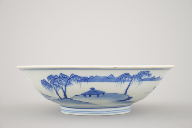 Blauw en wit bord in Chinees porselein, gemerkt Kangxi en uit die periode, ca 1700